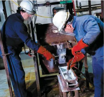  ?? PHOTO COURTOISIE ?? L’usine Alliance Magnésium à Danville, qui est située près d’Asbestos, produit des lingots de magnésium à base de résidus des mines d’amiante.