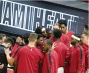  ?? DAVID SANTIAGO dsantiago@miamiheral­d.com ?? The Heat’s sideline huddle will be smaller than usual as the team is struggling to meet the minimum of eight healthy players for Tuesday’s game at Philadelph­ia.