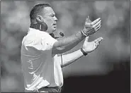  ?? AP/Knoxville News Sentinel/CLAVIN MATTHEIS ?? Tennessee coach Butch Jones called the Volunteers’ performanc­e Saturday in a 17-13 victory over Massachuse­tts “unacceptab­le.”