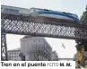  ?? FOTO M. M. ?? Tren en el puente