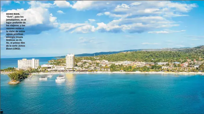  ??  ?? OCHO RIOS. “Ochi”, para los jamaiquino­s, es el lugar preferido de los viajeros, y las razones están a la vista: de estas aguas prístinas emergía Ursula Andress en Dr. No, el primer film de la serie James Bond (1962).