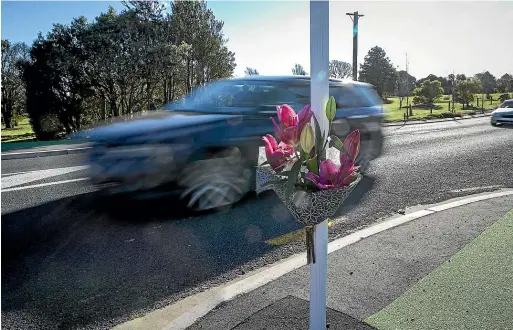  ?? DAVID WALKER/STUFF ?? The scene near the Gayhurst Rd bridge where Steffan Pearce-Loe, 30, was hit. He died in hospital at the weekend.