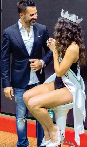  ??  ?? Marito e moglie Emiliano Pierantoni, 39 anni, con Carlotta Maggiorana, 26, Miss Italia 2018