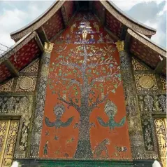  ??  ?? The Tree of Life at Wat Xieng Thong in Luang Prabang.