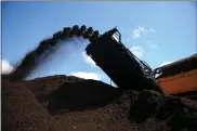  ?? AARON ONTIVEROZ — THE DENVER POST ?? A Doppstadt machine separates most noncompost­able materials from the pile at A1 Organics, a company that composts, in 2019.