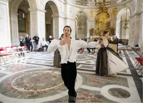  ?? BRUCE ZINGER PHOTOS ?? Tyler Gledhill and Jeannette Lajeunesse Zingg, above, in rehearsal. Opera Atelier co-artistic directors Zingg and Marshall Pynkoski at Versailles.