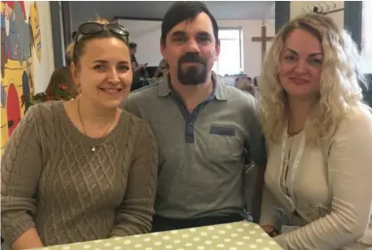  ?? Picture: Ji-Min Lee ?? WELCOMED: Alyona (left) and Denis (middle) Sobolev’s family have called Spencers Wood home for the past two months. Pictured here with compatriot Vika (right) at Shinfield Baptist Church