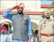  ?? SAMEER SEHGAL/HT ?? Punjab sports and youth affairs minister Rana Gurmeet Singh Sodhi taking guard of honour in Amritsar on Thursday.