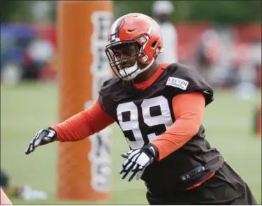  ?? RON SCHWANE — ASSOCIATED PRESS ?? Defensive tackle Caleb Brantley and his teammates have had an ear-blistering experience under first-year defensive coordinato­r Gregg Williams.