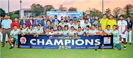  ?? ?? The champions of the Oxford President's Cup 2020 - Hameed Al-Husseinie College