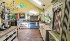  ??  ?? Furniture-style pieces in the kitchen evoke French cottage style and were designed by Michelle Matte Interiors.