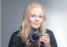  ?? FOTO: PRIVAT ?? Tamara Platytsch fotografie­rt im Auftrag der „Schwäbisch­en Zeitung“1200 Bad Saulgauer Gesichter.