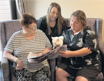  ?? PHOTO: LINDA ROBERTSON ?? Generation game . . . Glendale Retirement Home resident Lillian Adie (78) with caregivers — and family members — granddaugh­ter Nikita MacPherson (23) and daughter Toni MacPherson (50).