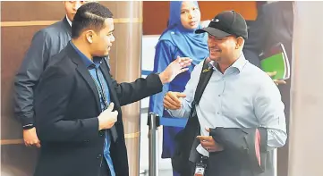  ?? —Bernama photo ?? Arul Kanda (right) arriving at MACC office in Putrajaya yesterday.