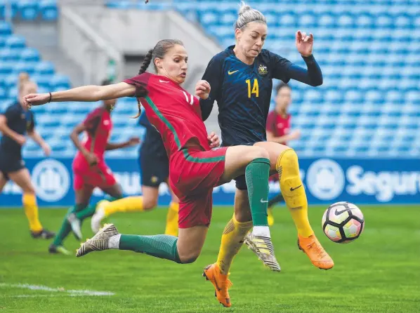  ??  ?? Portugal’s Vanessa Marques competes for the ball with Alanna Kennedy during their Algarve Cup match