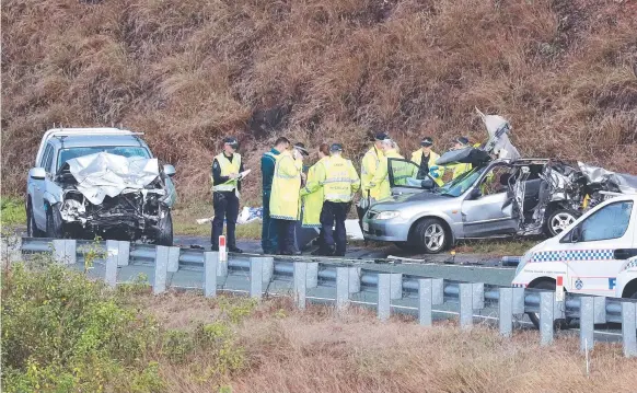  ?? Main picture: JASON O'BRIEN ?? Saturday’s tragic accident on Nerang-Murwillumb­ah Rd at Advancetow­n, which claimed the lives of (below, clockwise from top left) Lochlan Parker, Courtney Smith, Kirsten Van Gorp and Katrina McKeough.