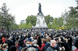  ?? [ AFP ] ?? Großdemons­tration am Place de la Republique´ in Paris: Auch in anderen Städten Frankreich­s wurde für Meinungsfr­eiheit demonstrie­rt.