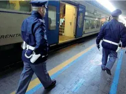  ??  ?? Accertamen­ti La polizia ferroviari­a è intervenut­a a Rovato