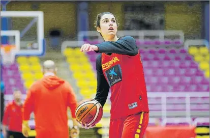  ?? FOTO: FOTO: ALBERTO NEVADO (LOF/FEB) ?? Alba Torrens, alero de la selección española, durante un entrenamie­nto