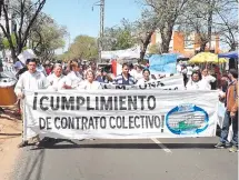  ??  ?? Después de varias protestas y cierres de rutas, funcionari­os de la Universida­d Nacional levantaron ayer la huelga.