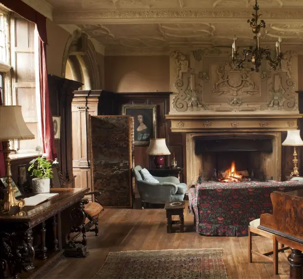  ??  ?? ABOVE The huge 17th- century overmantel, set above the Tudor replace, is decorated with the arms of Paulet, Marquess of Winchester. The room is used as a sitting room and contains a rare Flemish leather screen from the 17th century ABOVE RIGHT In the...