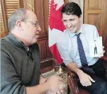  ?? ROBERT DE LINT/ VÉRITÉ FILMS ?? Like two of his predecesso­rs, Prime Minister Justin Trudeau, seen with actor Brent Butt, will appear on Corner Gas.