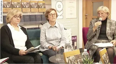  ?? ?? Zorica Varga, Dubravka Sabolić i Dragica Šuvak predstavil­e su knjigu “Hvatajte se u pleteno kolo”