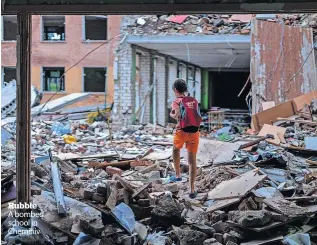  ?? ?? Rubble
A bombed school in Chernihiv