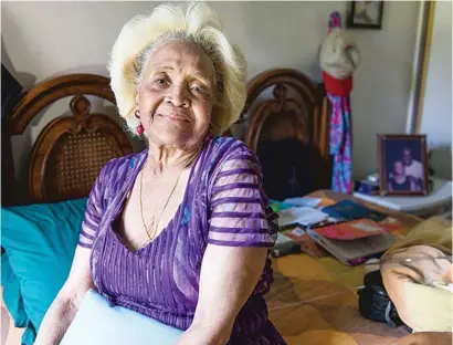  ?? | HEIDI DE MARCO/ KHN ?? Esther Ellis sits on her bed at home in Hawthorne, California, on July 18. The 79- year- old received a new mattress this year from Partners in Care, a nonprofit that runs four of the dozens of sites in California’s Multipurpo­se Senior Services...