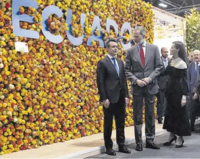  ?? X ?? Los Reyes, junto a Daniel Noboa, presidente de Ecuador, en el stand del país sudamerica­no en Fitur.