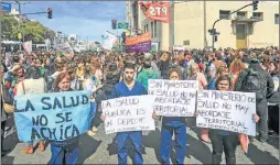  ?? CEDOC PERFIL ?? PROTESTA. Por el ajuste y la baja del rango al Ministerio de Salud.