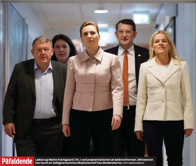  ?? FOTO: ANDERS BROHUS ?? Påfaldende
Løkke og Mette Kierkgaard ( th.) ved præsentati­onen af ældrerefor­men. Ministeren har hyret en tidligere kommunikat­ionschef hos Moderatern­e.