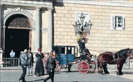  ?? LAURA S. REYES ?? No es un nuevo coche oficial, se trata de un carruaje utilizado en la filmación de la serie sobre Picasso