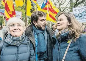  ?? STEPHANIE LECOCQ / EFE ?? Los exconselle­rs Ponsatí, Comín y Serret el domingo en Bruselas