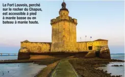  ??  ?? Le Fort Louvois, perché sur le rocher du Chapus, est accessible à pied à marée basse ou en bateau à marée haute.