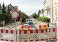  ?? Foto: Luzius Zöller ?? Die Bahnhofstr­aße in Aichach wird heute asphaltier­t.