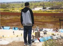  ?? ANA RAMIREZ U-T ?? On May 10, a migrant waits between the border walls in Tijuana, a day before border agents stopped using Title 42 to keep asylum seekers out of the U.S.