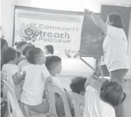  ??  ?? Daisy Lor of the DSWD shares Bible stories to the residents of Children’s Haven.