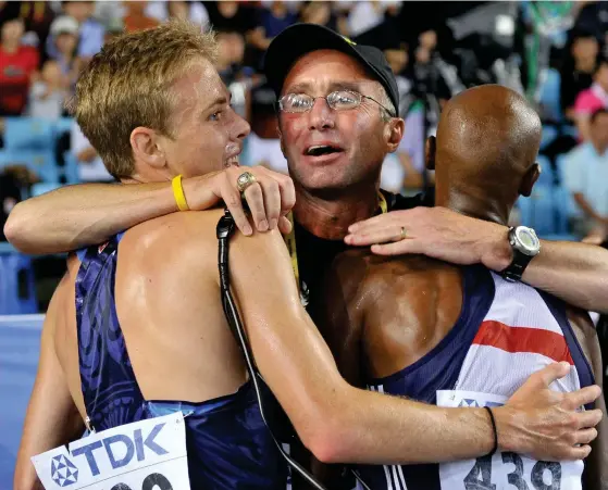  ?? FOTO: JUNG YEON-JE/LEHTIKUVA ?? ■
Alberto Salazar firade framgångar­na i VM 2011 med sina adepter Galen Rupp och Mo Farah.