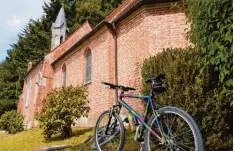  ??  ?? Die Lourdes Kapelle von Oberwaldba­ch. Die Kreuzberga­nlage entstand als wichtige Ergänzung im Jahr 1893.