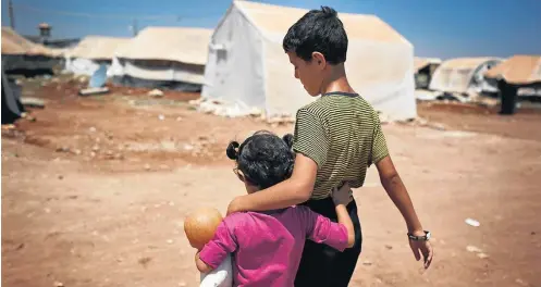  ?? JM LOPEZ/AFP ?? Tragédia. Crianças sírias no campo de refugiados Bab al-Salam, ao norte de Azaz; a guerra no país é a pior crise humanitári­a do século 21