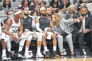  ?? Kin Man Hui / Staff file photo ?? Spurs assistant coach Becky Hammon talks to Dante Cunningham, far left, during a game at the AT&T Center last November. Hammon is entering her sixth season as a Spurs assistant.