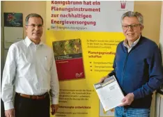  ?? Foto: Adrian Bauer ?? Harro von Dunker (links) und Wilhelm Terhaag arbeiten mit dem Energietea­m daran, die Versorgung der Stadt auf einen modernen Stand zu bringen.