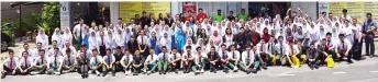  ??  ?? The group from SMK Dato Permaisuri in a group photo with staff of IBS College.