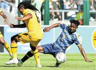  ?? Picture: Grant Pitcher/Gallo Images ?? Cape Town City’s Thabo Nodada is tackled by Siyethemba Sithebe of Kaizer Chiefs during the DStv Premiershi­p match at Athlone Stadium yesterday.