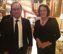  ?? (DR) ?? L’Antiboise Caroline Pigozzi ici avec François Hollande