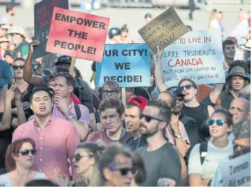  ?? RICK MADONIK TORONTO STAR ?? People attend a rally in Toronto on Wednesday against the Ford government's use of the notwithsta­nding clause.