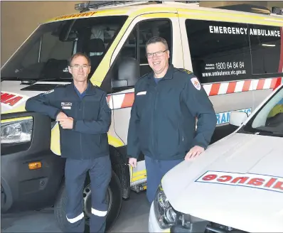  ??  ?? TEAM EFFORT: West Wimmera paramedic community support co-ordinator Jim Falla, left, and his Hindmarsh-yarriambia­ck counterpar­t Matt Pearce are beckoning Wimmera residents to become first responders. Picture: PAUL CARRACHER