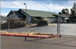  ?? Courtesy photo /Tami Beall ?? The location of a future Sonora opioid treatment clinic on Pauline Court near the campus of Sonora Elementary School (left).