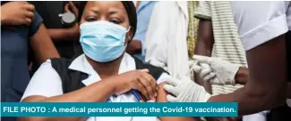  ??  ?? FILE PHOTO : A medical personnel getting the Covid-19 vaccinatio­n.